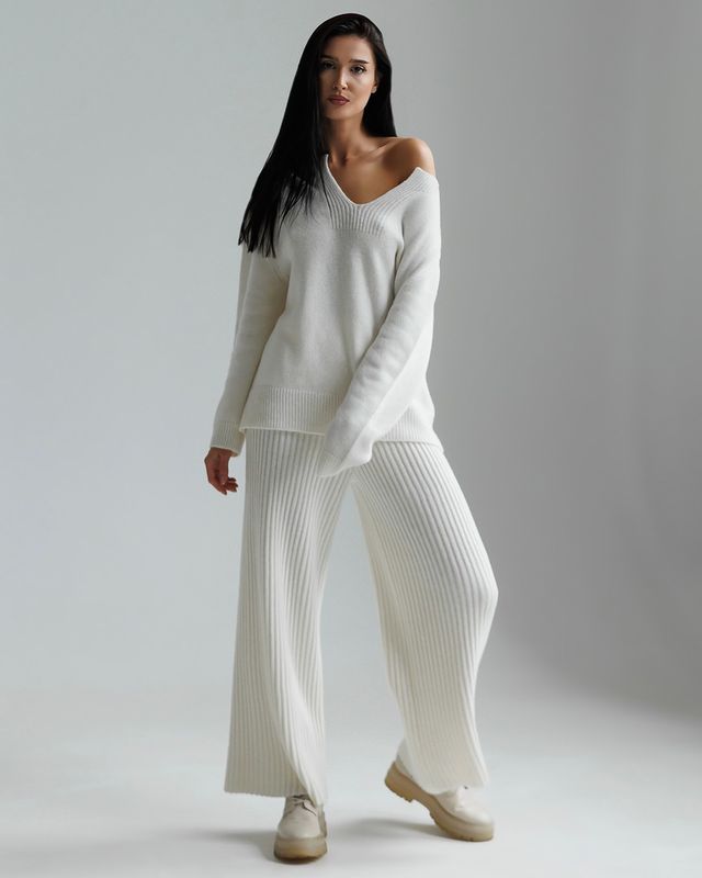 woman wearing wool white pants with white sweater
