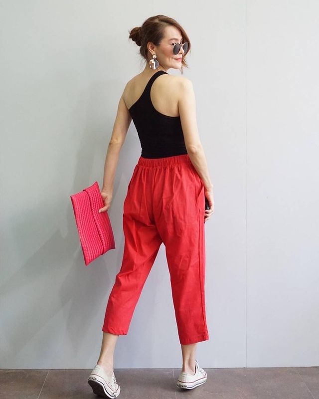woman wearing red Capri Pants