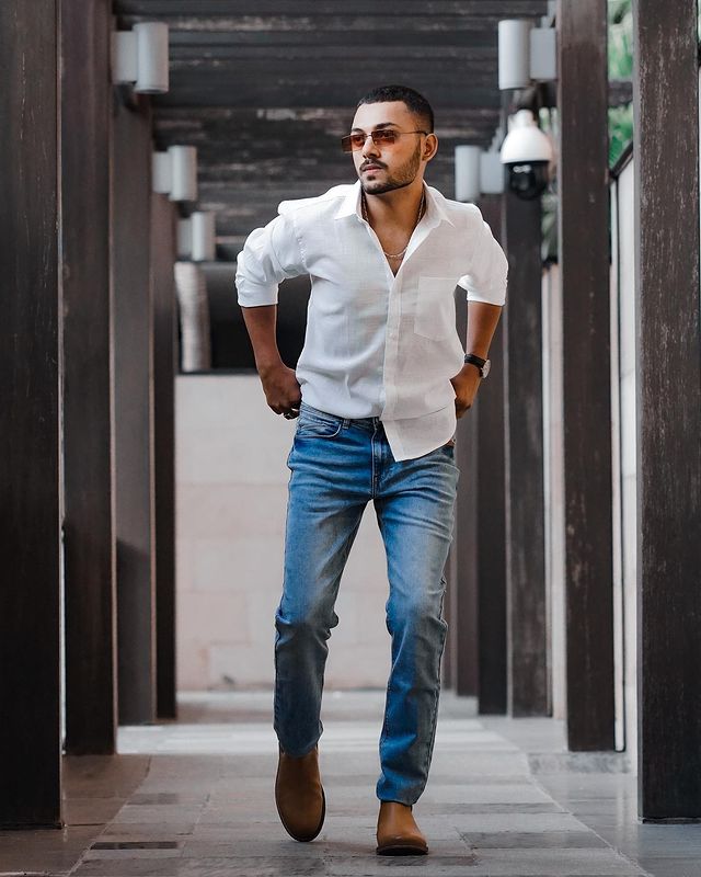 Guy Wearing a Solid white shirt and blue jeans