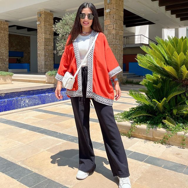 woman wearing linen pant with Cardigans