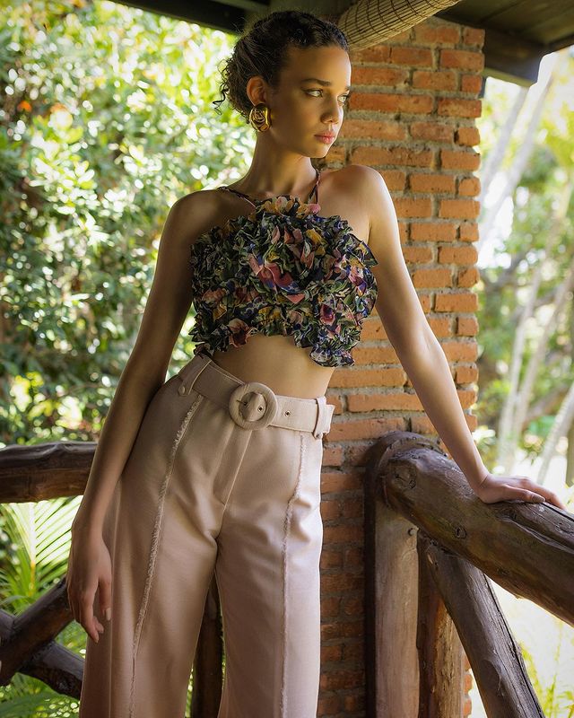 Girl wearing linen pant with Crop tops